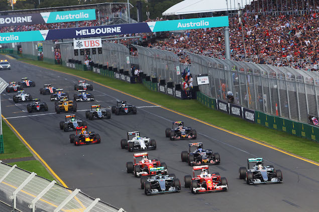 (L to R): Nico Rosberg (GER) Mercedes AMG F1 W07 Hybrid, Sebastian Vettel (GER) Ferrari SF16-H, and Lewis Hamilton (GBR) Mercedes AMG F1 W07 Hybrid at the start of the race. 20.03.2016. Formula 1 World Championship, Rd 1, Australian Grand Prix, Albert Park, Melbourne, Australia, Race Day. - www.xpbimages.com, EMail: requests@xpbimages.com - copy of publication required for printed pictures. Every used picture is fee-liable. © Copyright: Photo4 / XPB Images